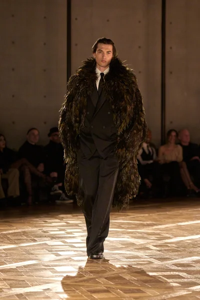 Look 37